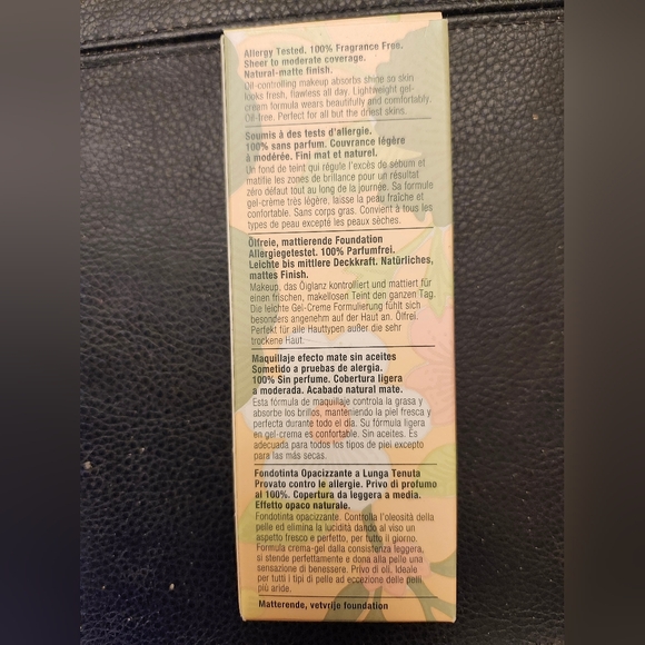 Clinique Stay-Matte Oil-Free Makeup Foundation In 24 Golden - Picture 3 of 8